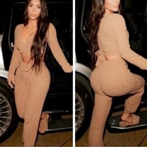 SKIMS Cozy Tan Fleece Joggers